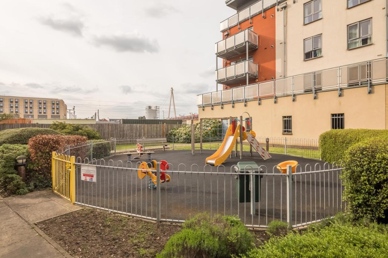 Executive 2Br Apartment Next To Station + Parking CBG Exterior foto