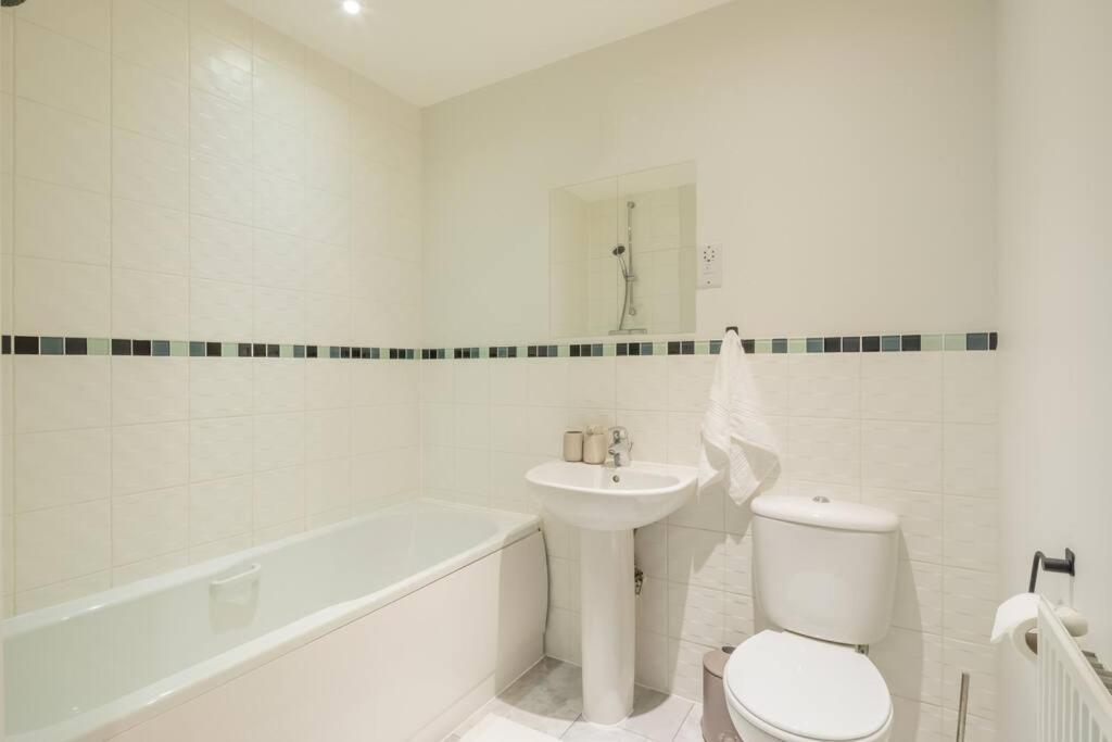 Executive 2Br Apartment Next To Station + Parking CBG Exterior foto